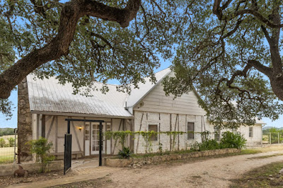 48 Holiday Rd