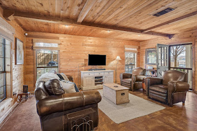 135 Perry Lane photo 4