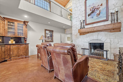 135 Perry Lane photo 3