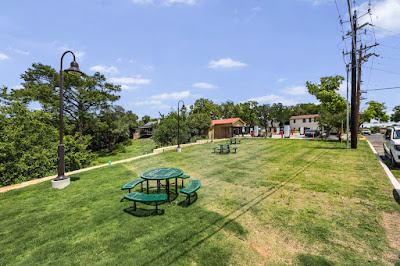 The Courtyard at Elk & Main photo 4