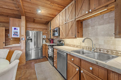 135 Perry Lane photo 5